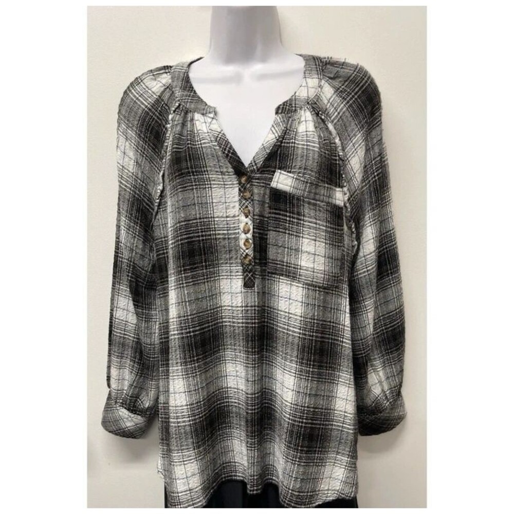 Excellent Condition Ladies Size Large Black And White Plaid Soft Rayon Blouse